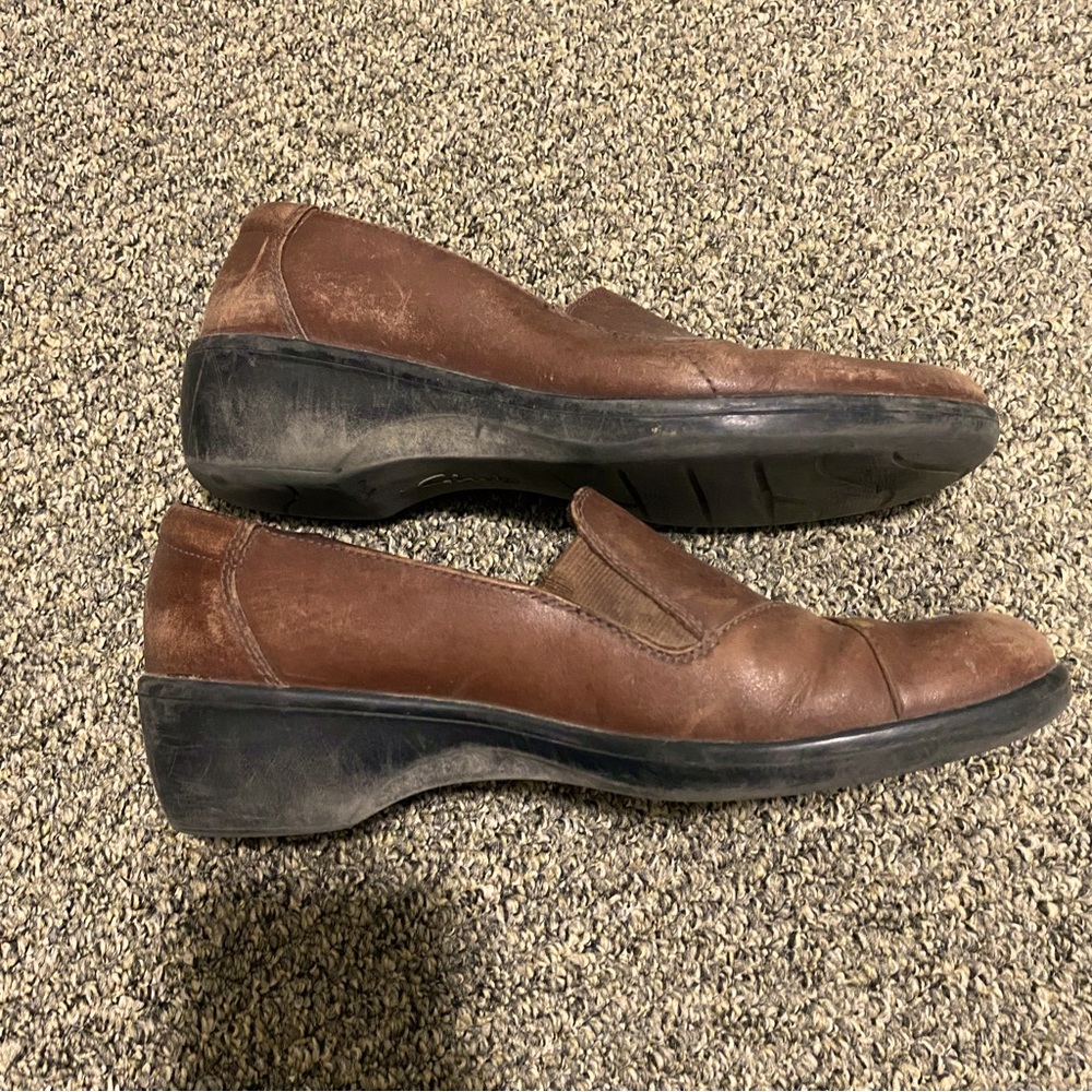 Clarks Women’s 9 Leather Low Heeled Brown Clog Casual Comfortable Shoes Used
